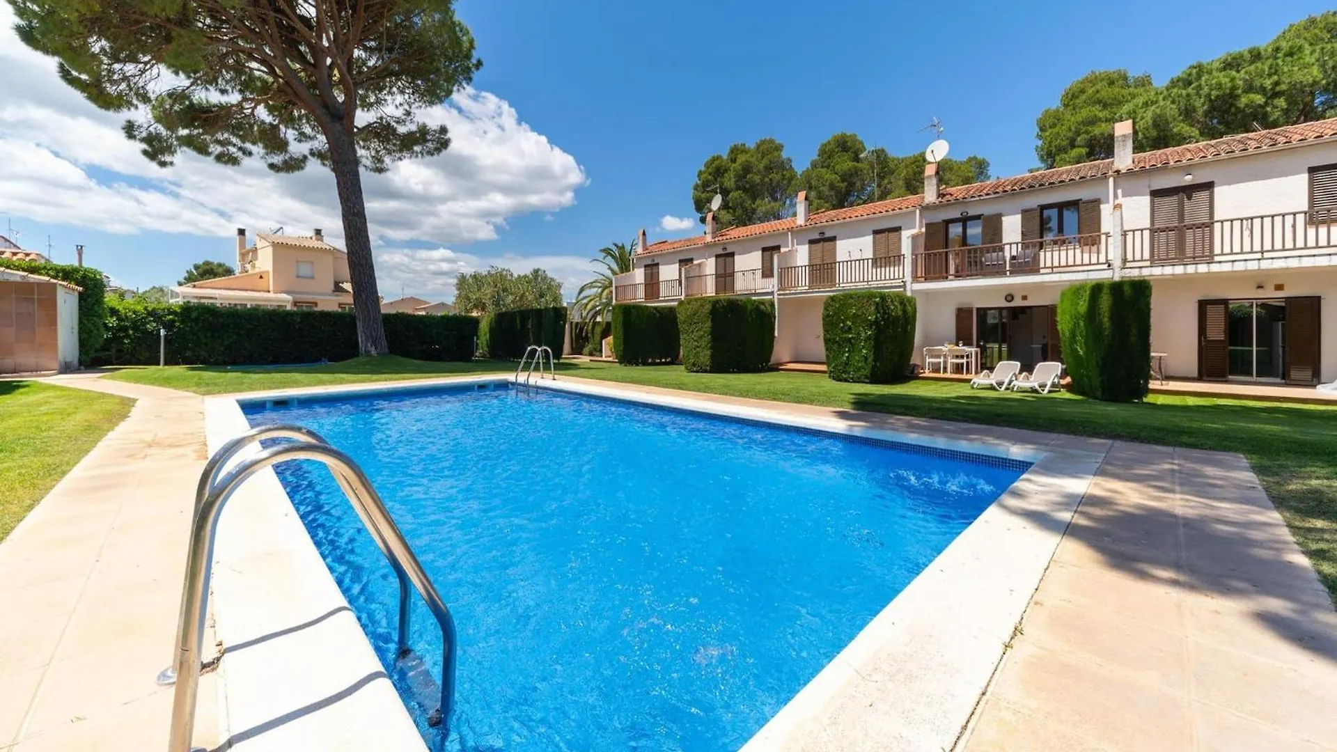 Family-Friendly Beach Villa In Prime Location L' Escala