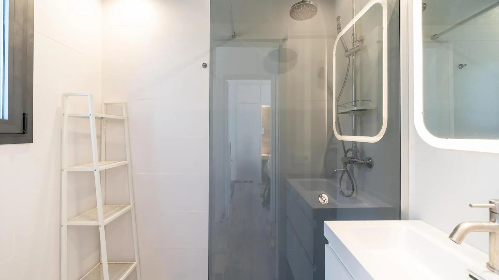 Family-Friendly Beach Villa In Prime Location L' Escala